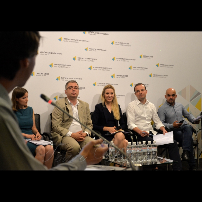 21 липня 2017 Український кризовий медіа центр.
Дискусія щодо звітування громадських організацій та скасування е-декларування для 
